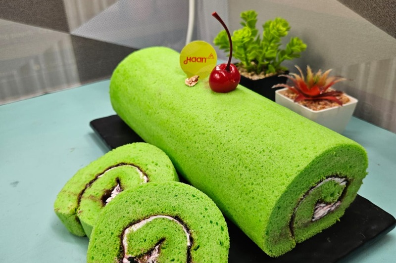 Pandan Swiss Roll