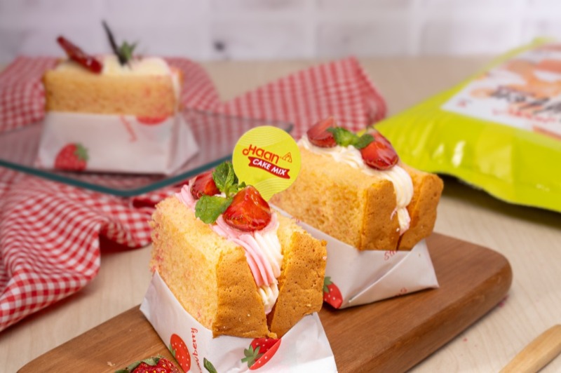 Strawberry Chiffon Sando