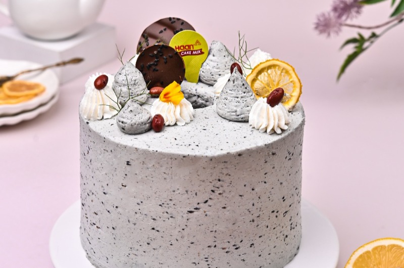 Black Sesame & Red Bean Cake