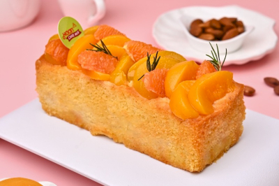 Peach & Almond Travel Cake